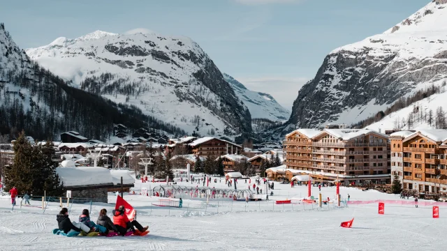 Snake Gliss en famille à Val d'Isère en hiver sur la piste de la Savonnette