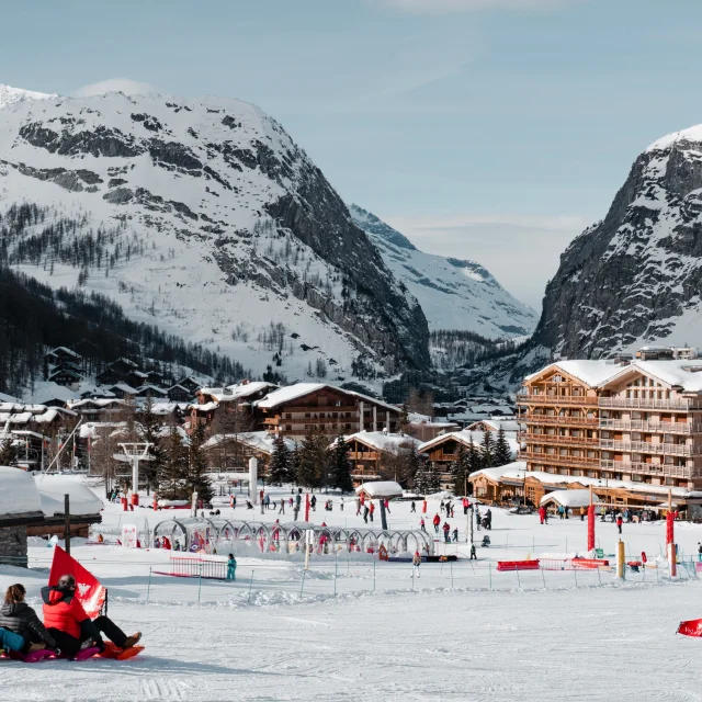 Snake Gliss en famille à Val d'Isère en hiver sur la piste de la Savonnette