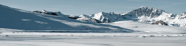 Lac de l'Ouillette en hiver enneigé à Val d'Isère