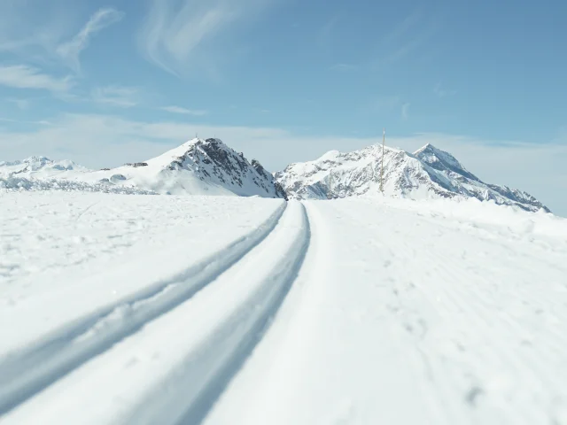 Vue autour du Lac de l'Ouillette en hiver à Val d'Isère