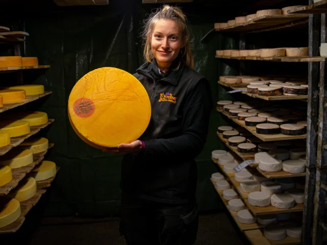 Formaggio della Ferme de l'Adroit in Val d'Isère con Lucile Mattis