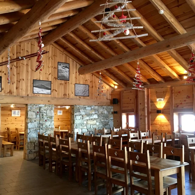 Cascade restaurant interior