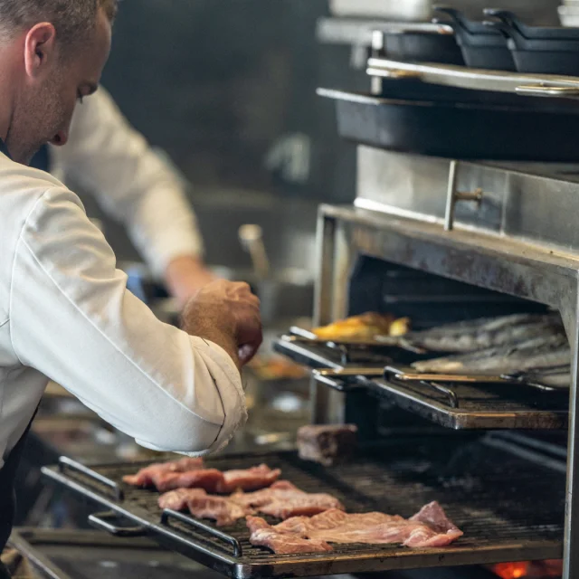 Cuisinier au restaurant René à Val d'Isère