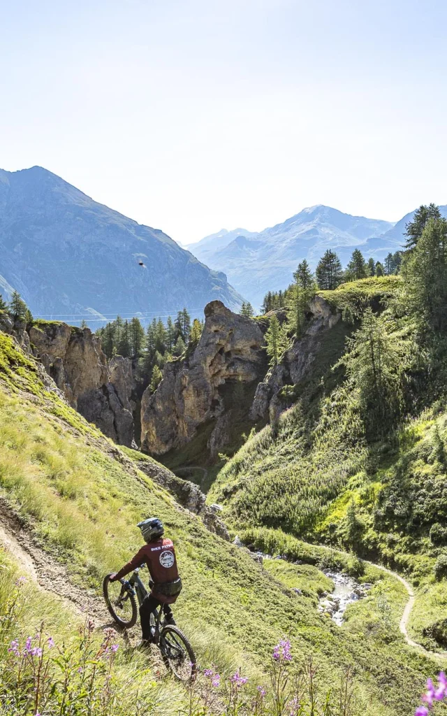 Sportifs sur le Bike Park de Tignes-Val d'Isère