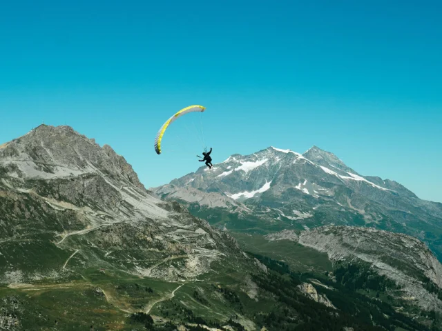 Paragliding in Val d'Isère in summer with a view