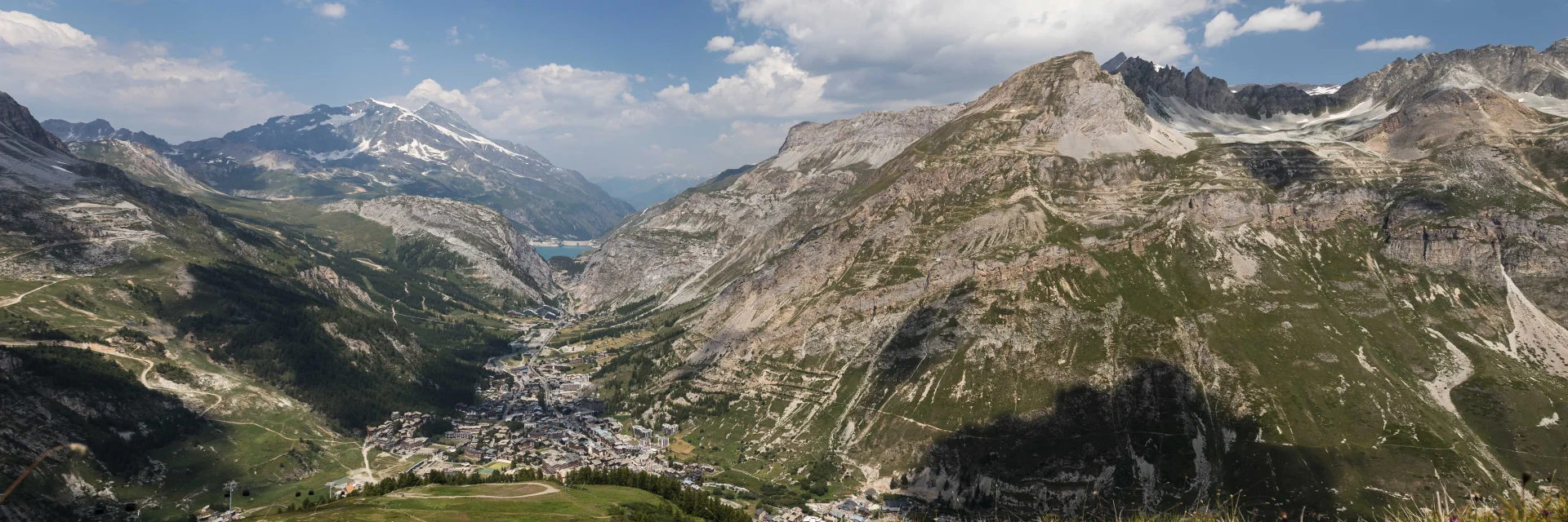 Village en été vue depuis Solaise