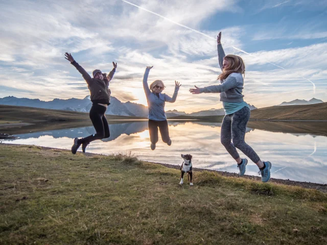 Lac de l'Ouillette entre amis avec chien