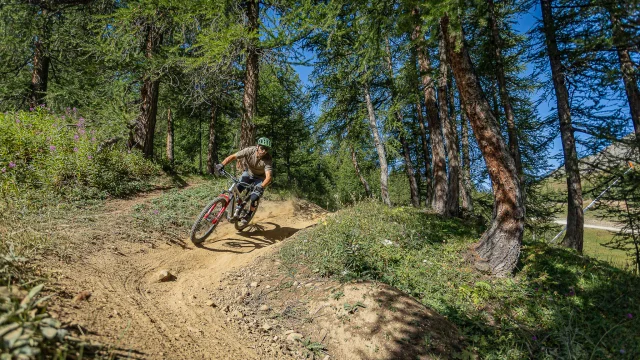 Sportif en vélo sur le Bike Park de Val d'Isère