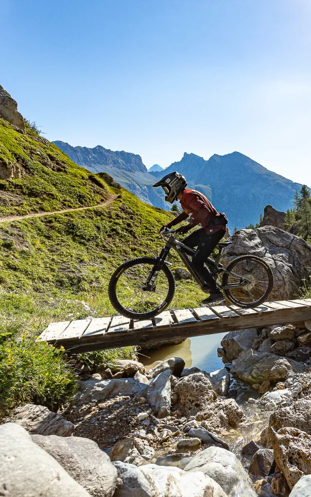 Sportif en vélo sur le Bike Park de Val d'Isère