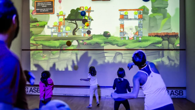 Jeux interactif E-Wall au Centre Aquasportif de Val d'Isère