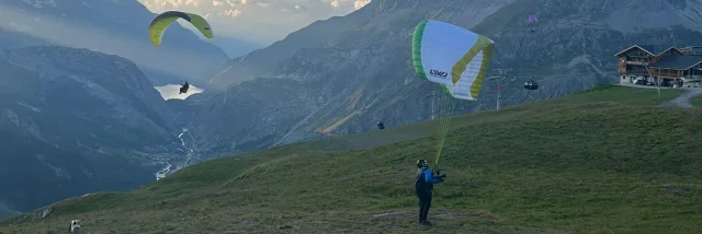 Summer paragliding in Solaise