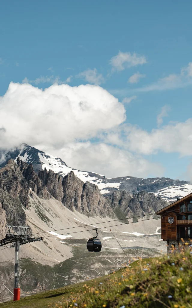 Refuge de Solaise in summer with Solaise gondola lift