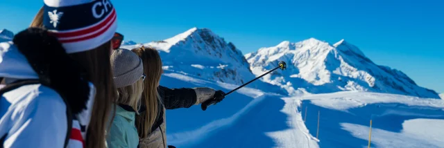 Passeggiata con le racchette da neve