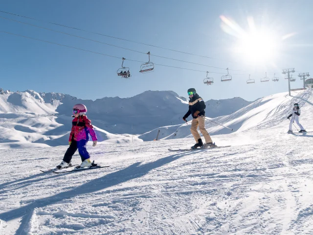 Ski en famille avec parents et enfant à Val d'Isère