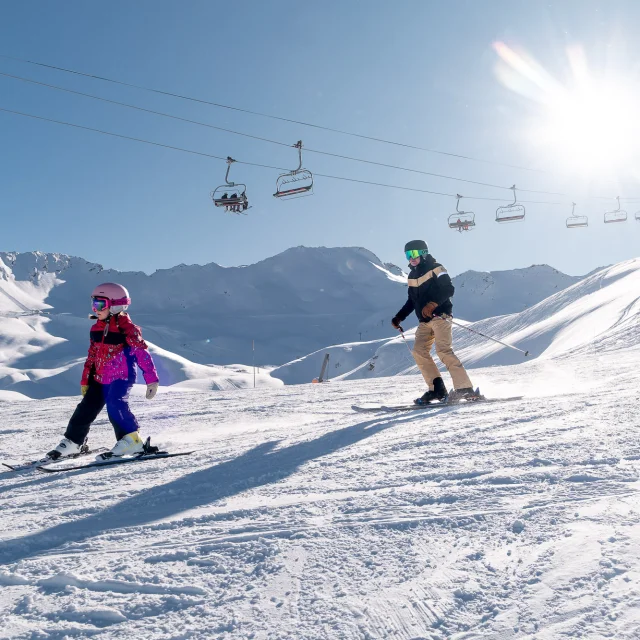 Family skiing with parents and children in Val d'Isère