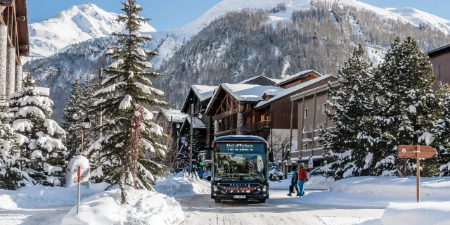 Free shuttle bus in winter