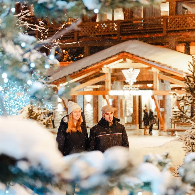 Couple in the snow in front of the Tourist Office