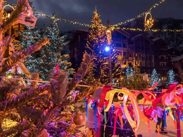 La magia del Natale nella piazza dell'Ufficio del Turismo