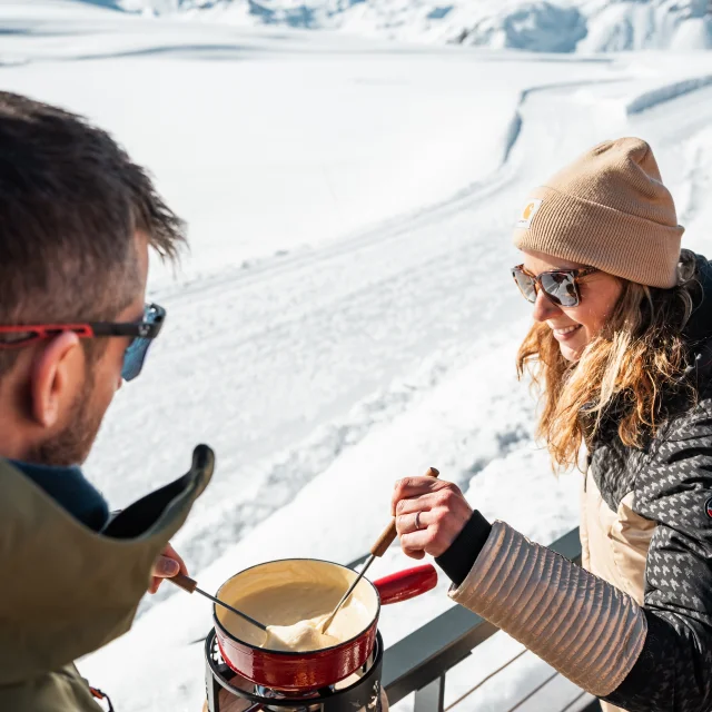 Fondue au restaurant La Plage de L'Ouillette en hiver à Val d'Isère