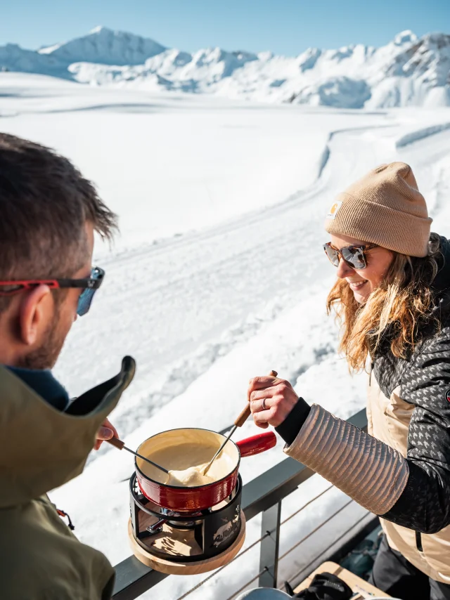 Fondue at the restaurant La Plage de L'Ouillette in winter in Val d'Isère