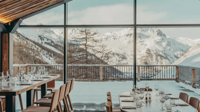 Interior of L'Edelweiss restaurant in Val d'Isère