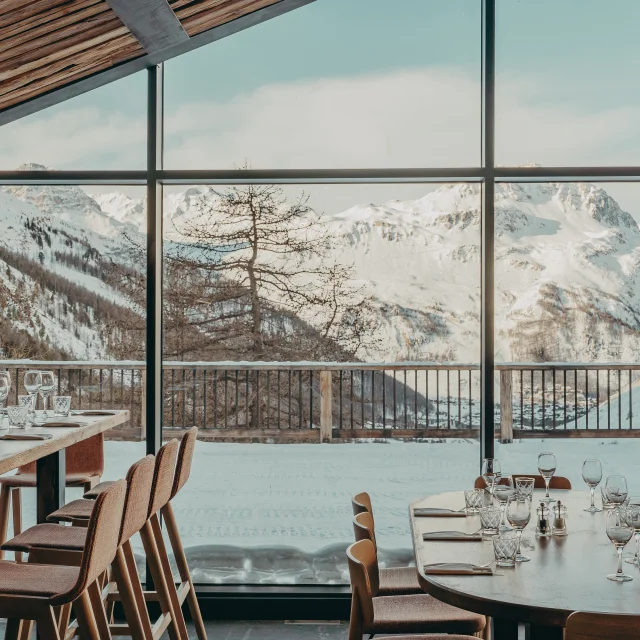 Interior of L'Edelweiss restaurant in Val d'Isère