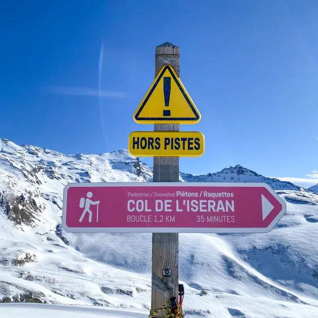 Signaletique Pietons Au Col De Liseran En Hiver