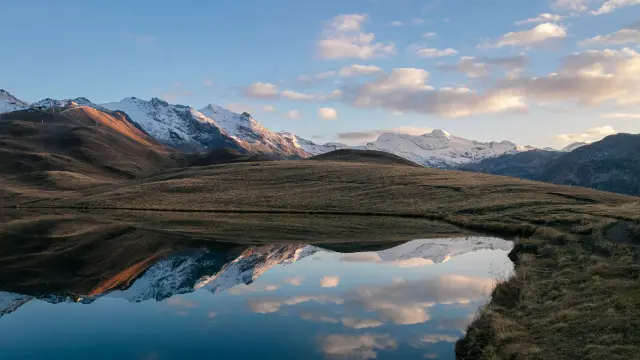 Lac de l'Ouillette en automne avec coucher de soleil