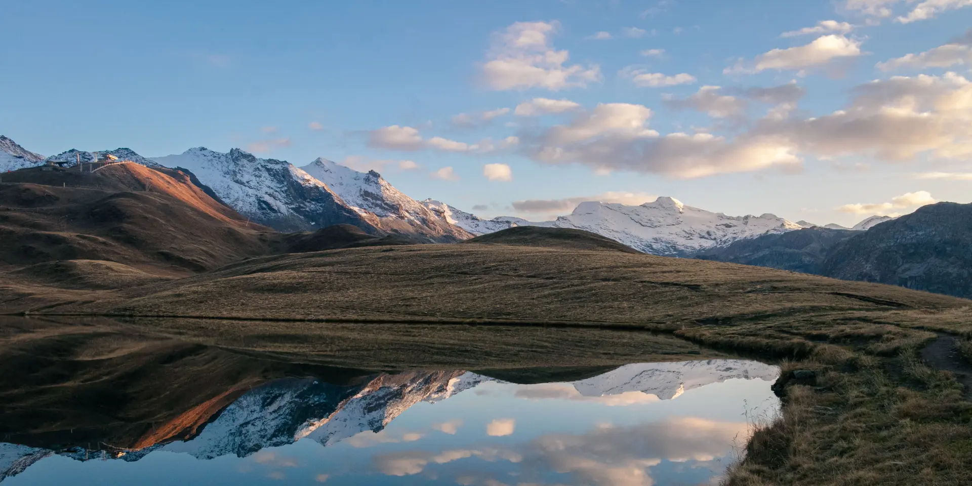 Lac de l'Ouillette en automne avec coucher de soleil