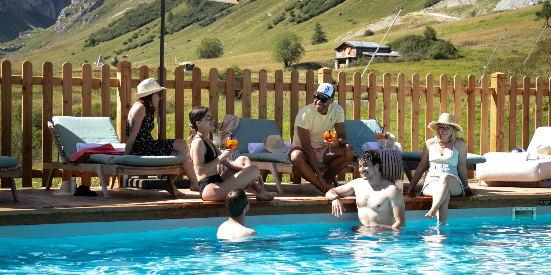 Lifestyle Ete piscine au relais