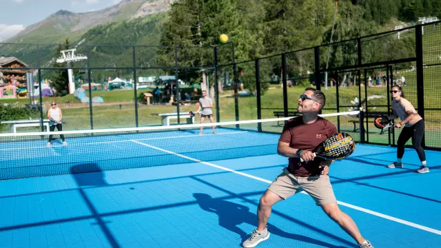 Terrain de padel au parc des sports du Centre de Val d'Isère
