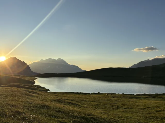 Camping lac de l'ouillette au coucher de soleil