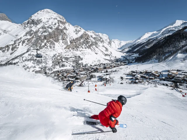 Skieurs engagés sur les pistes de Val d'Isère
