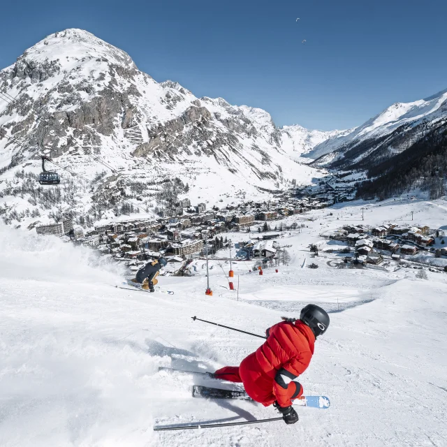 Skieurs engagés sur les pistes de Val d'Isère