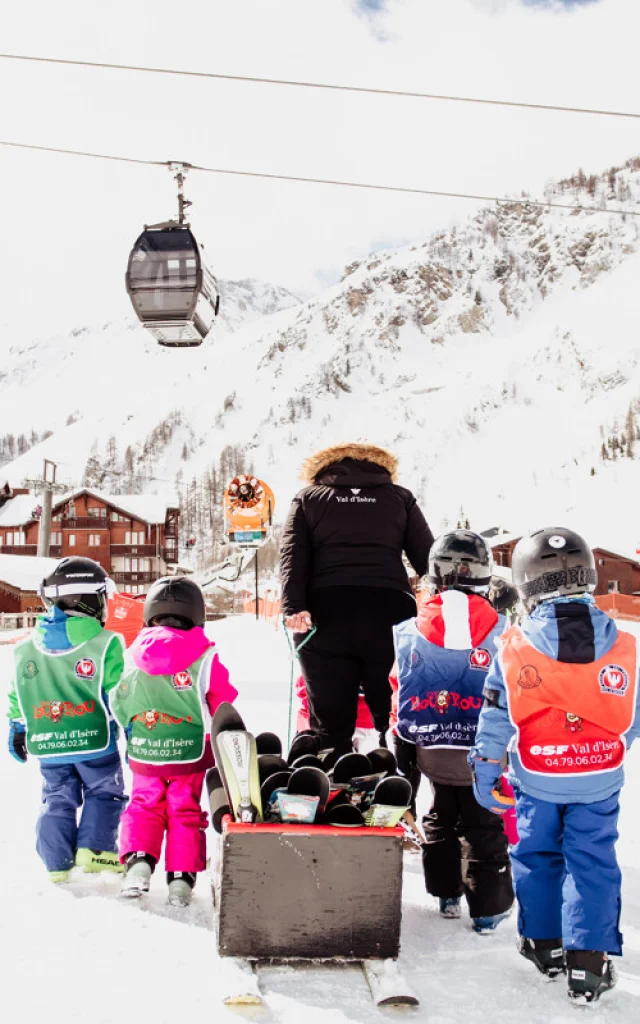 Jardin d'enfants - S'amuser dans La Neige