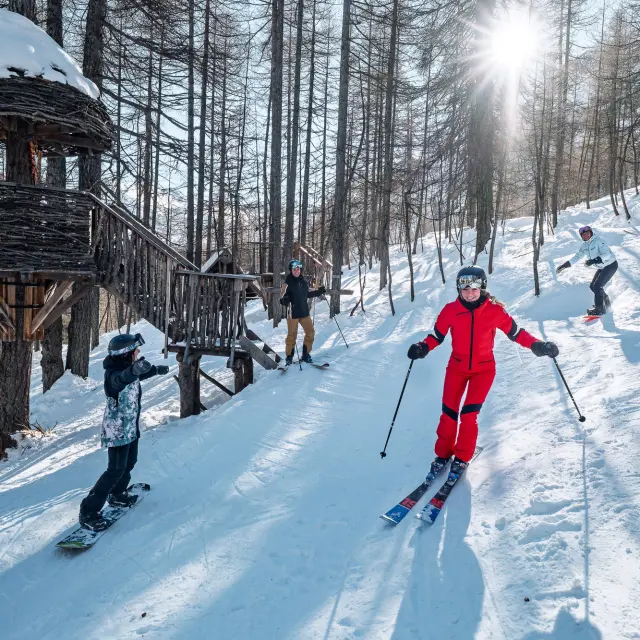 Ski entre amis au Village Perdu secteur de la Daille