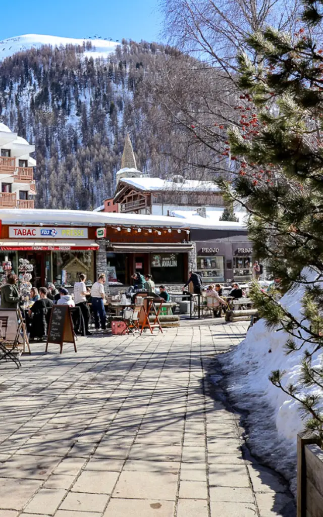 Terrasse dans le village