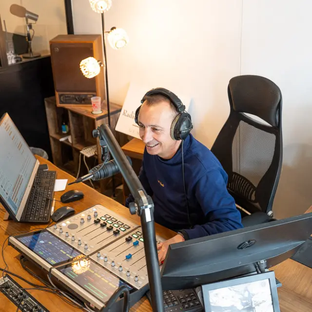 Radioval Fred dans le studio