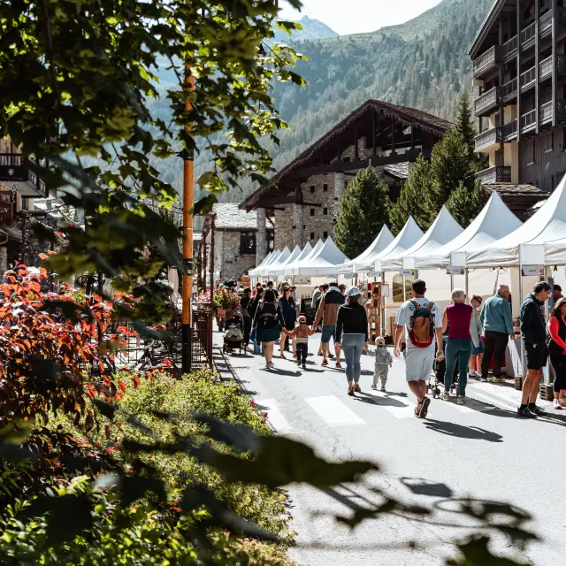 Dans les rues de la Foire Avaline