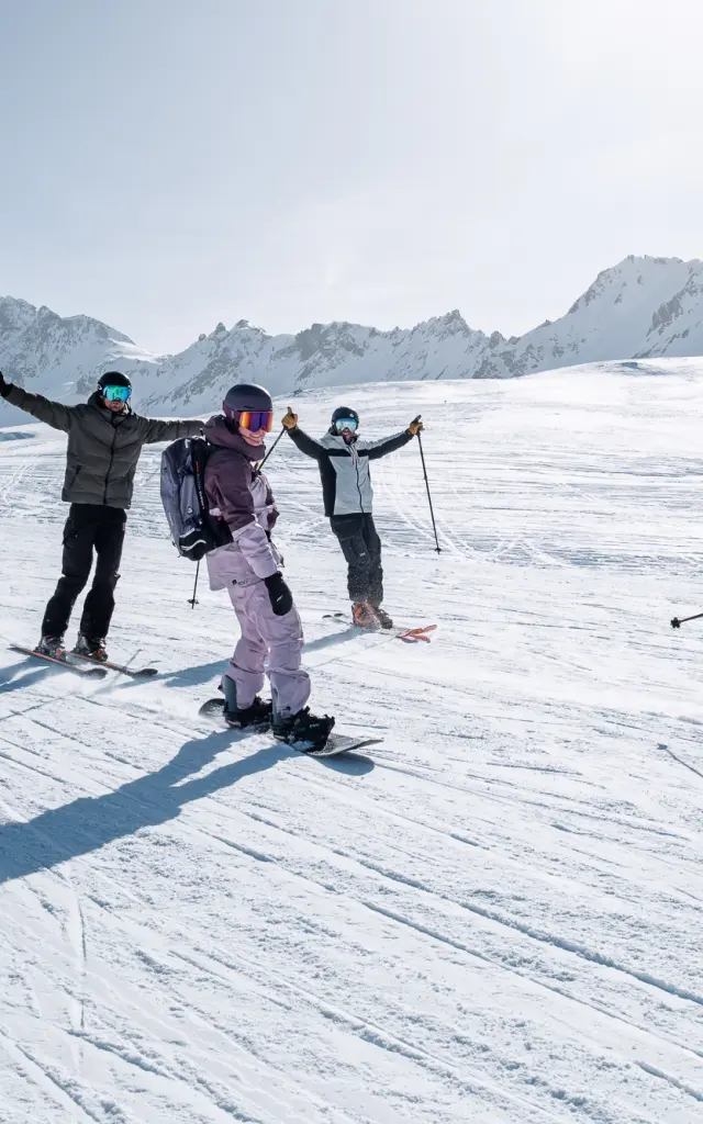 Ski entre amis en mars