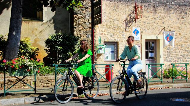 location-de-velos-electrique-solesmes-office-de-tourisme-vallee-de-la-sarthe.jpg