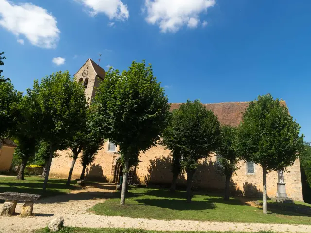 Extérieur de l'Eglise Saint-Hilaire d'Asnières-sur-Vègre