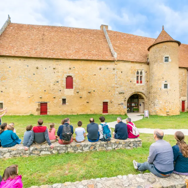 Façade du Manoir de la Cour à Asnières-sur-Vègre