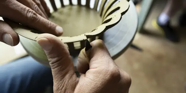 Faïencerie d'art de Malicorne - Un artisan en train de travailler