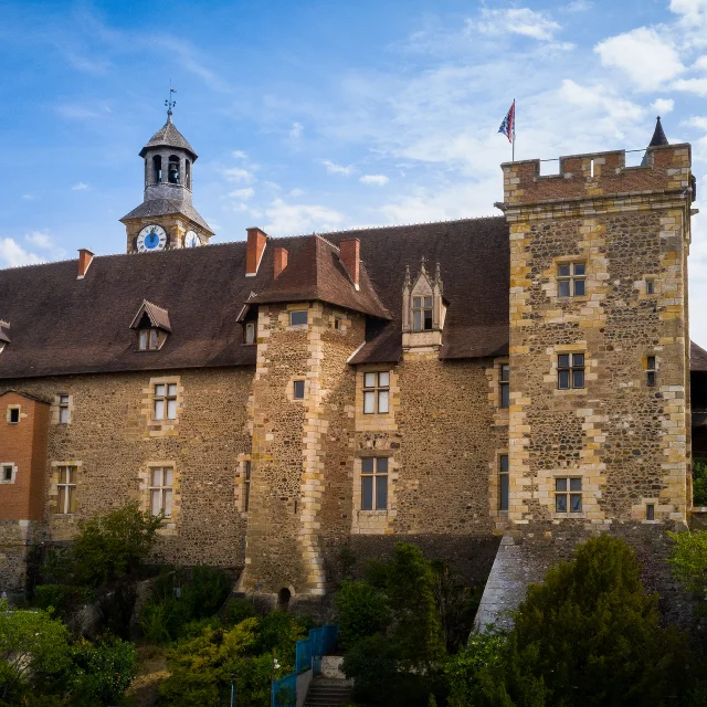 Chateau Des Ducs De Bourbon