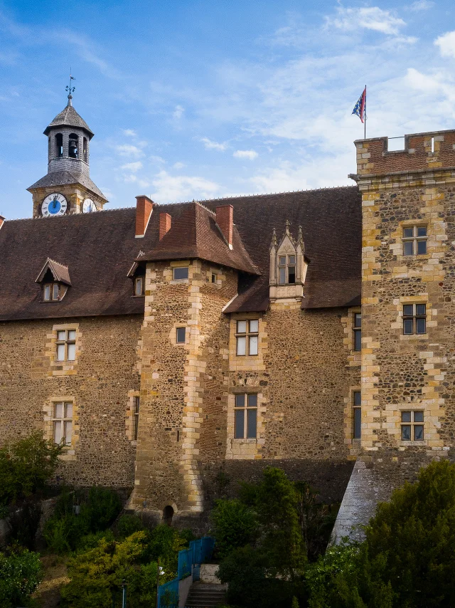 Chateau Des Ducs De Bourbon