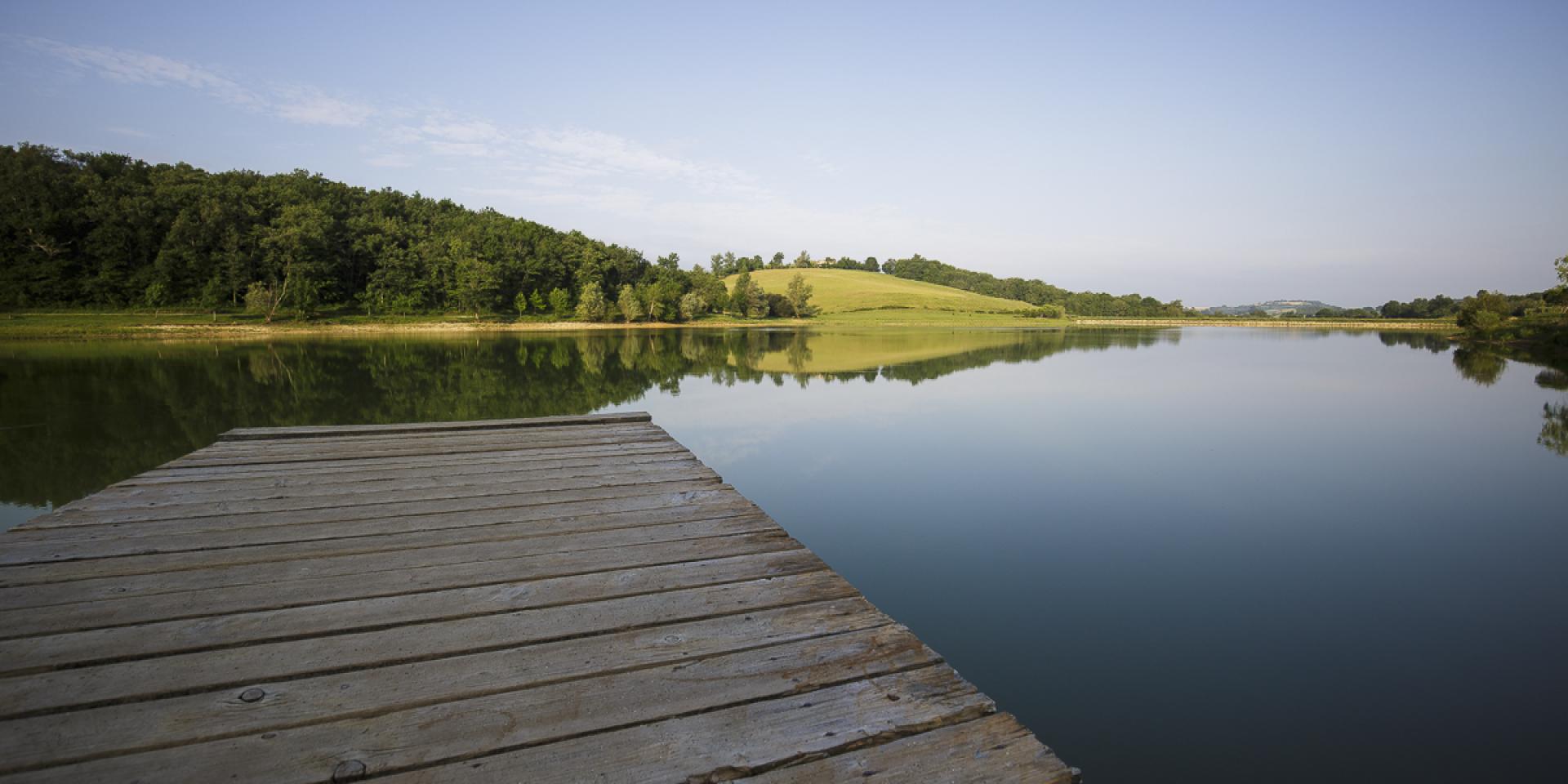Ponton du lac du Carla-Bayle