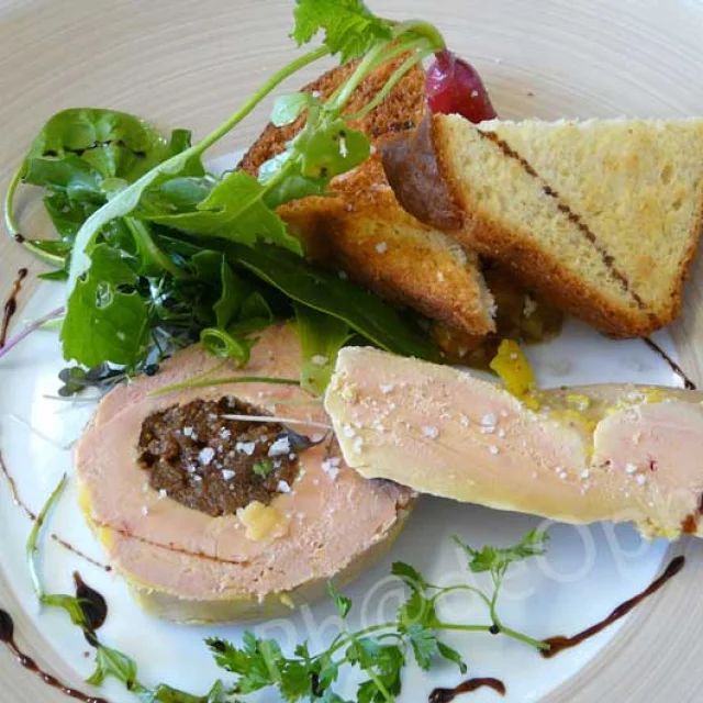 Entrée à l'auberge Pierre Bayle au Carla-Bayle