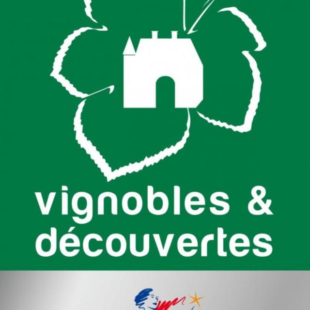 Logo Vignoblesetdecouvertes Web E1555319722830 1920x2453