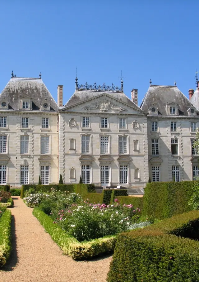 Chateau Du Lude 3 Large